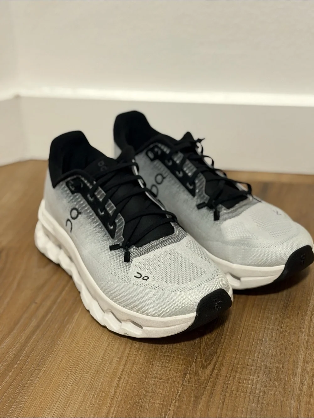 On Running/ On Cloud running shoes brand new
